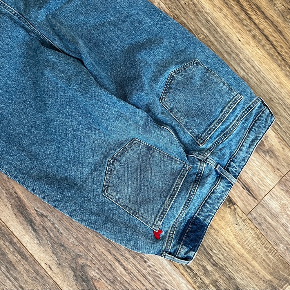 A&F Size 30R Curve Love High Rise 90s Relaxed Heart Embroidered Jean - Picture 11 of 12